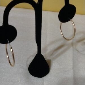 Gold tone hoop earrings pierced NWT textured 3cm (sku 184)